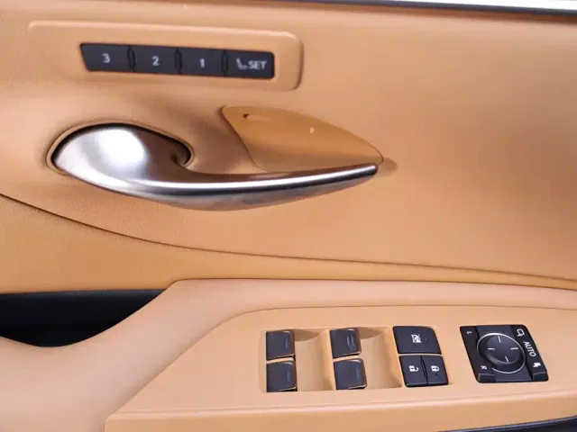 Lexus ES — Фото автомобиля 17