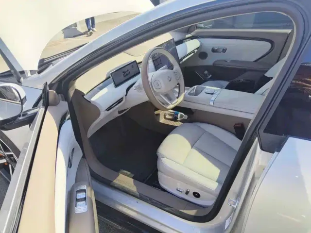 Changan Qiyuan A06 — Фото автомобиля 8