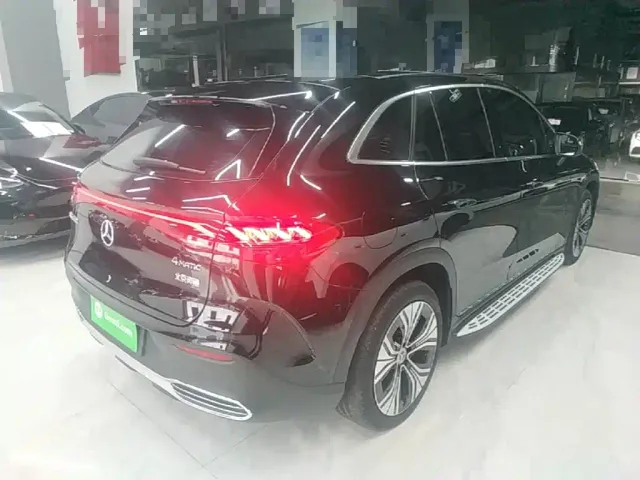 Mercedes-Benz EQE SUV — Фото автомобиля 6
