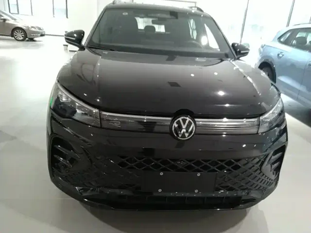 Volkswagen Tiguan L — Фото автомобиля 2