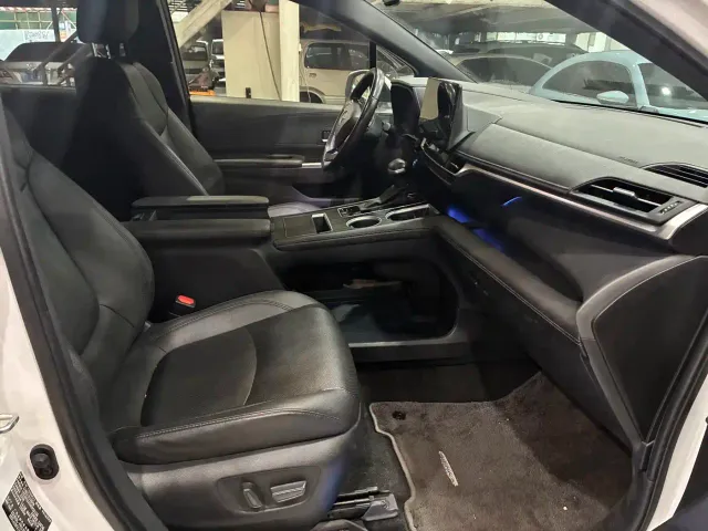Toyota Sienna — Фото автомобиля 6