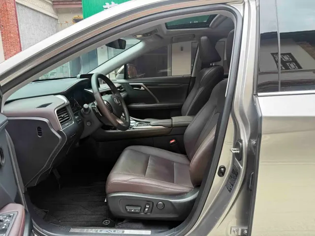 Lexus RX — Фото автомобиля 4