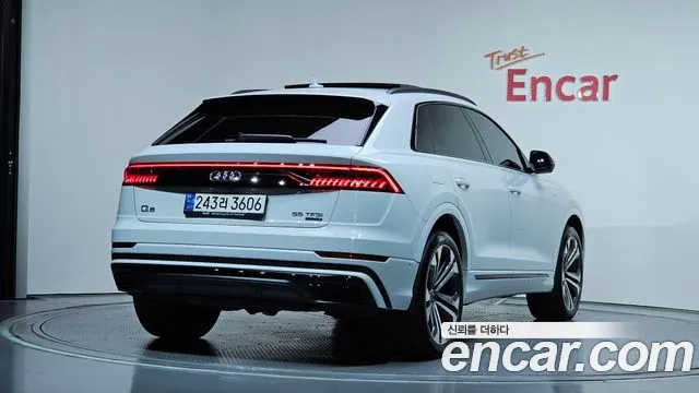 Audi Q8 55 TFSI quattro Premium — Фото автомобиля 2