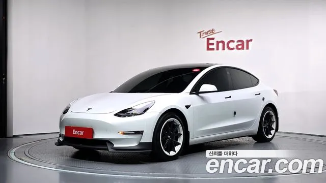 Фотография автомобиля — Tesla Model 3