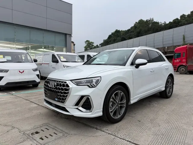 Фотография автомобиля — Audi Q3