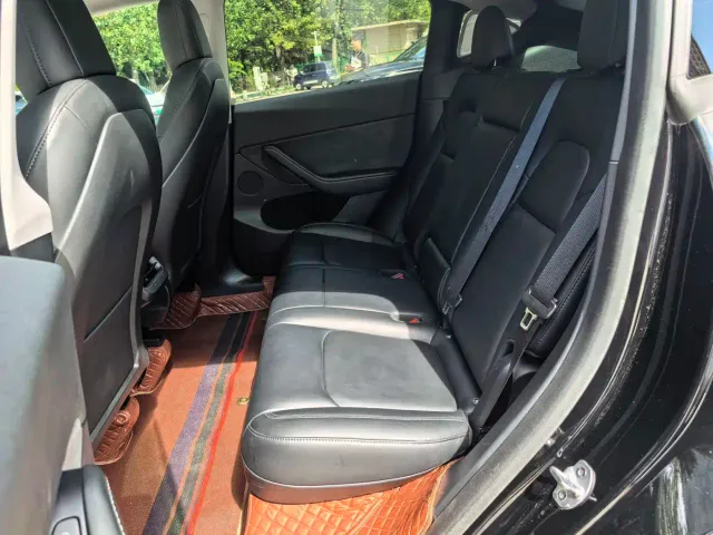 Tesla Model Y — Фото автомобиля 13