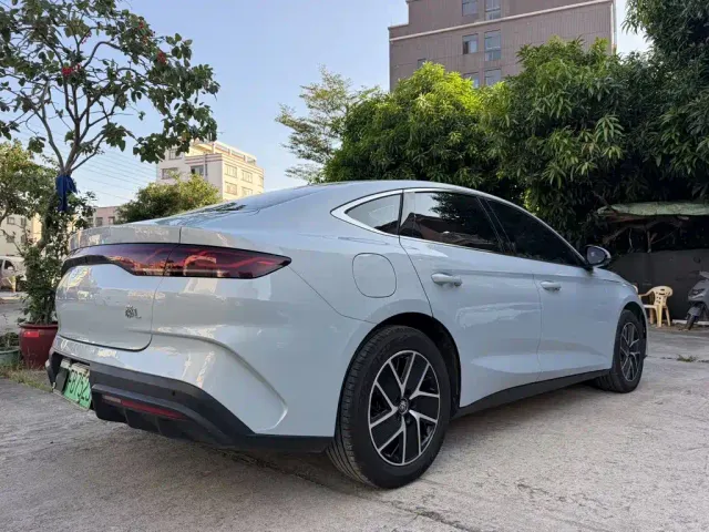 BYD Qin L — Фото автомобиля 7