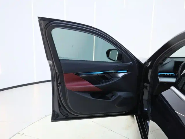 BMW BMW i5 2024 eDrive 35L M Sport Package — Фото автомобиля 17