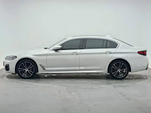 BMW 5 Series — Фото автомобиля 2