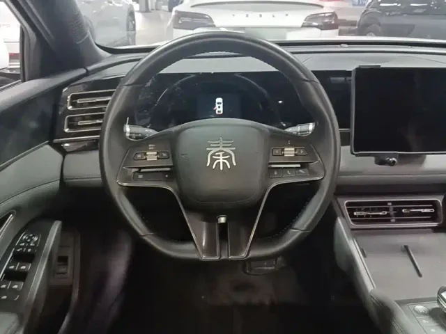 BYD Qin L — Фото автомобиля 10