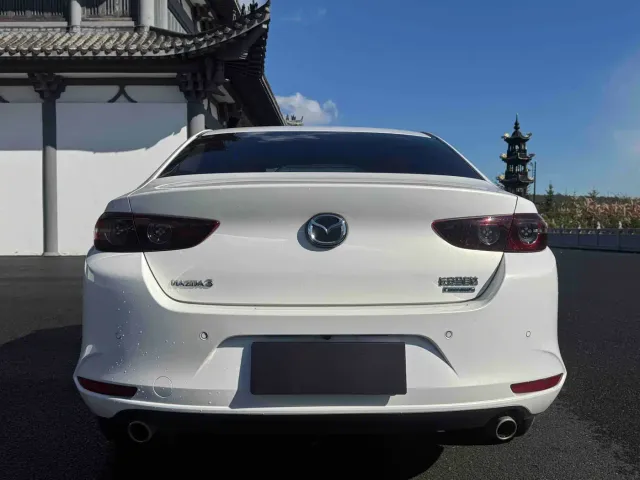 Mazda Axela — Фото автомобиля 5