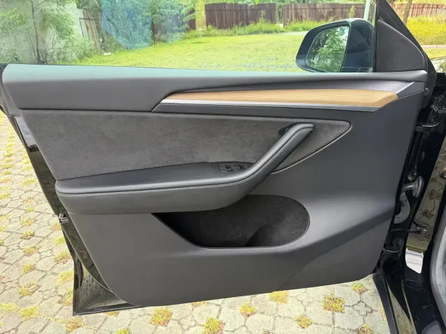 Tesla Model Y — Фото автомобиля 20