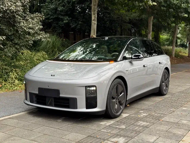 Фотография автомобиля — Li Auto i6