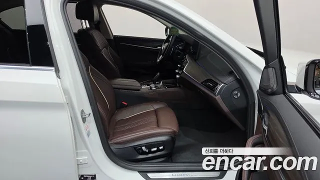 BMW 5 Series G30 — Фото автомобиля 16