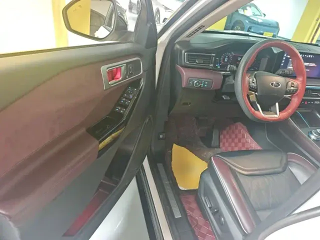 Ford Explorer — Фото автомобиля 15