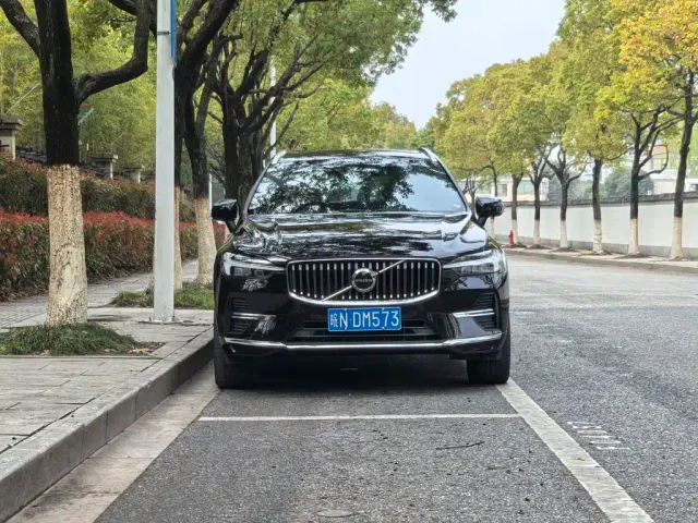 Volvo XC60 — Фото автомобиля 2