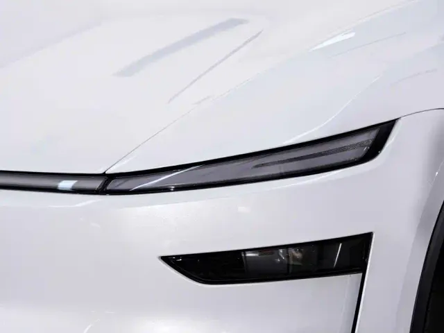Tesla Model Y — Фото автомобиля 10