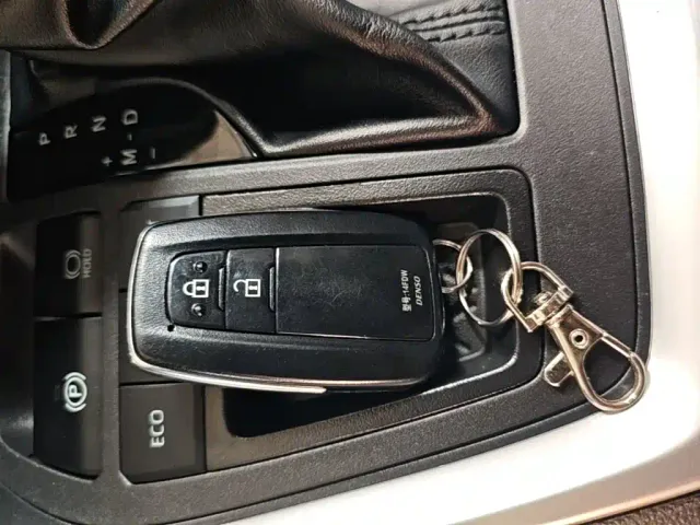 Toyota RAV4 — Фото автомобиля 16