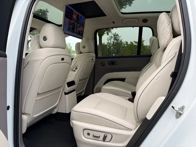 Li Auto i8 — Фото автомобиля 11