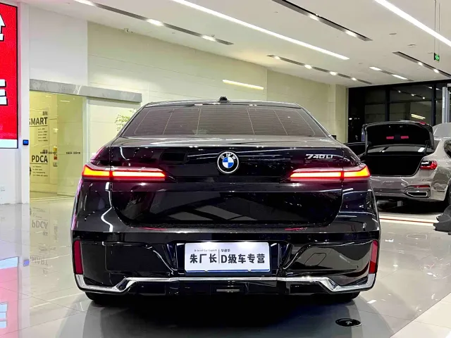 BMW 7 Series — Фото автомобиля 10