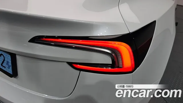 Tesla Model 3 — Фото автомобиля 22