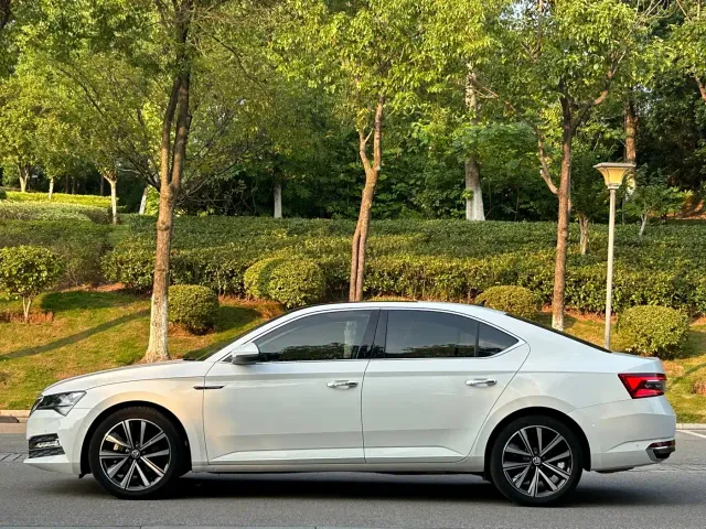 Skoda Superb — Фото автомобиля 5