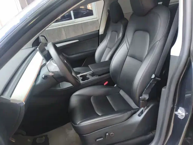 Tesla Model Y — Фото автомобиля 14