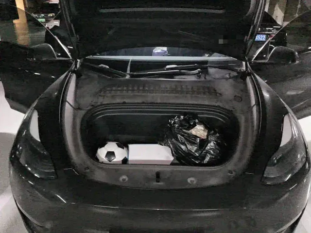 Tesla Model Y — Фото автомобиля 16