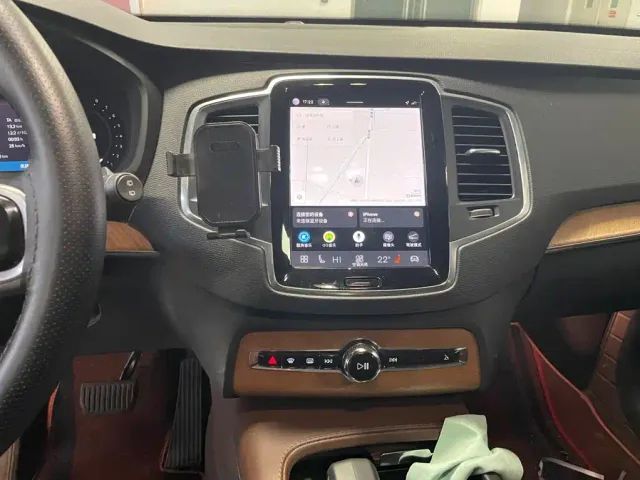 Volvo XC90 — Фото автомобиля 10