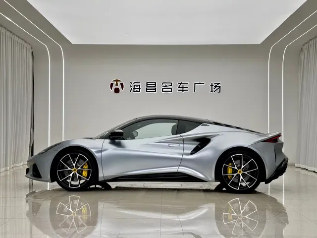 Lotus Emira — Фото автомобиля 7