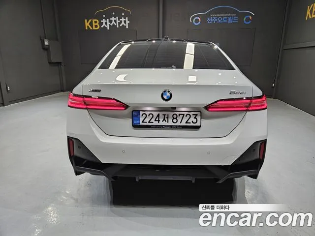 BMW 5-Series 5 серия (G60) 530i xDrive M Sport — Фото автомобиля 4
