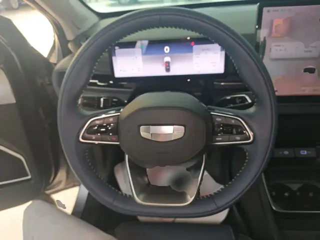 Geely Geometry G6 — Фото автомобиля 10
