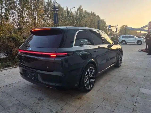 Li Auto L8 — Фото автомобиля 5