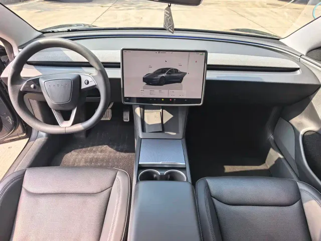 Tesla Model 3 — Фото автомобиля 7