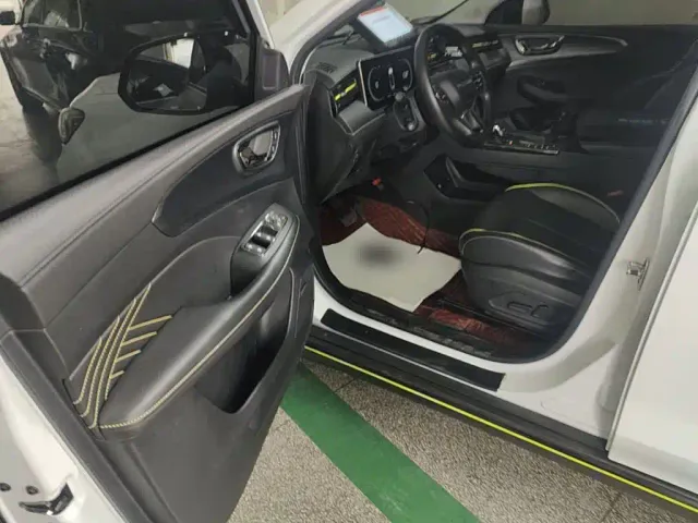 Roewe RX5 — Фото автомобиля 15