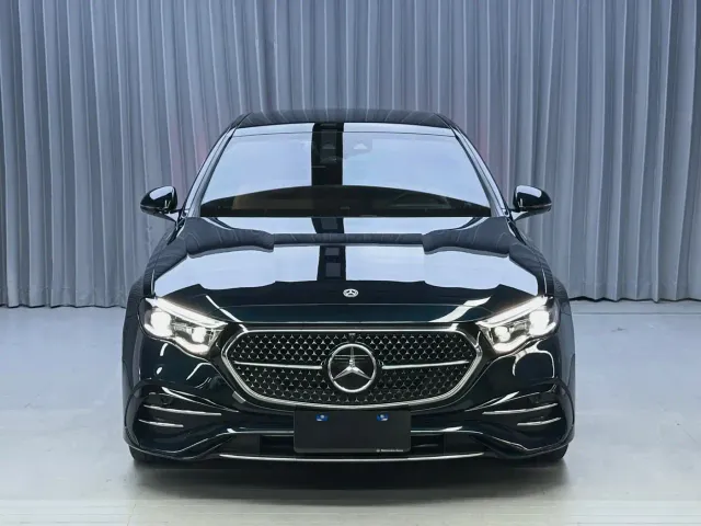 Mercedes-Benz E-Class — Фото автомобиля 2