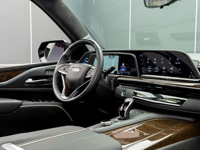 Cadillac Escalade — Фото автомобиля 24