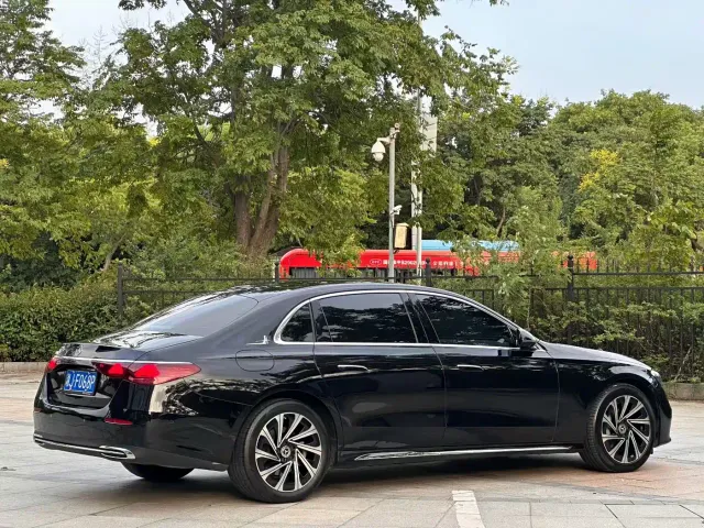 Mercedes-Benz E-Class — Фото автомобиля 5