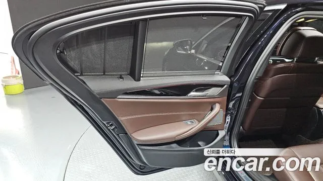 BMW 5 Series G30 — Фото автомобиля 14