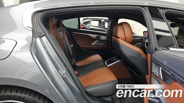 BMW 8 Series G15 — Фото автомобиля 12