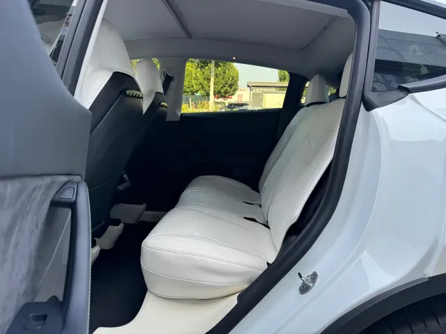 Tesla Model Y — Фото автомобиля 10