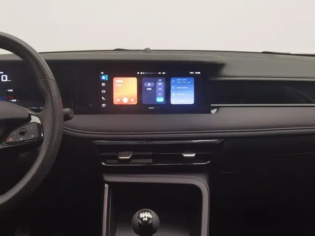 Roewe i5 — Фото автомобиля 12