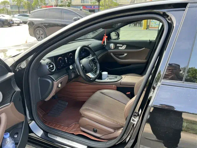 Mercedes-Benz E-Class — Фото автомобиля 5
