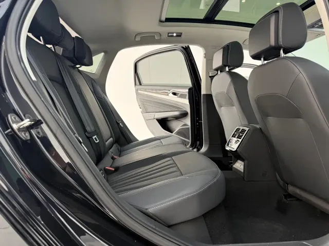 Volkswagen Passat — Фото автомобиля 9