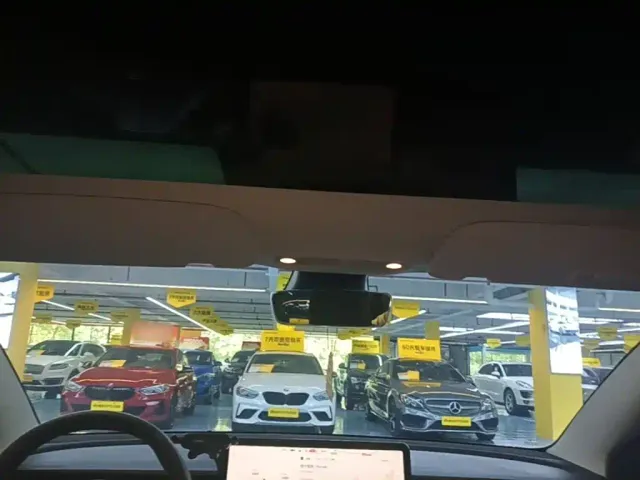 Tesla Model 3 — Фото автомобиля 17