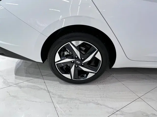 Hyundai Elantra — Фото автомобиля 19