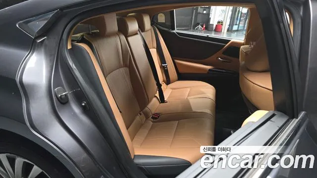 Lexus ES 7th Gen — Фото автомобиля 18