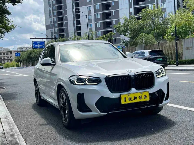 BMW iX3 — Фото автомобиля 3