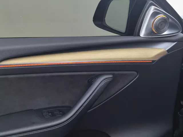 Tesla Model Y — Фото автомобиля 19
