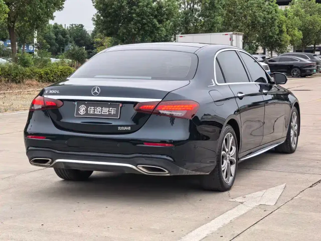 Mercedes-Benz E-Class — Фото автомобиля 16